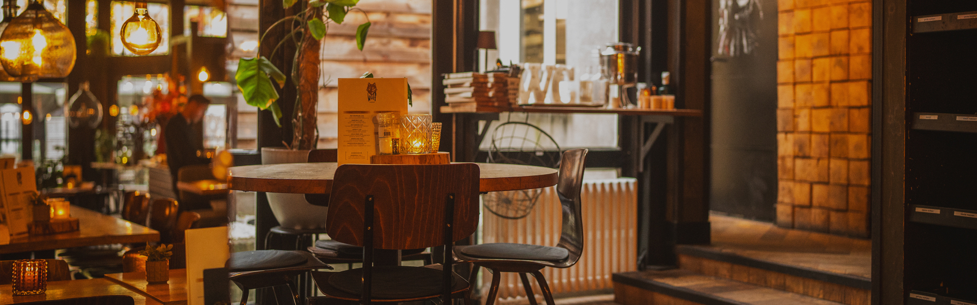 Over Wolf Hotel Kitchen & Bar